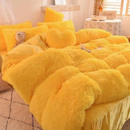 Velvet 4 Pillow Cases1 Fluffy Duvet1 Bedsheet